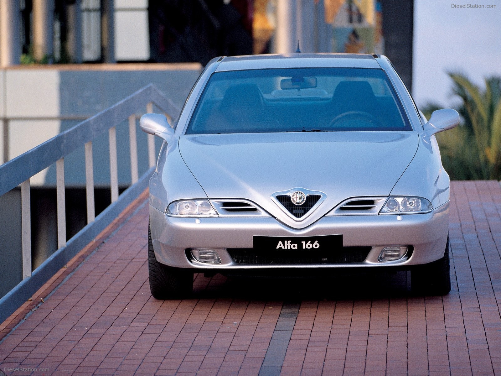 Alfa Romeo 166